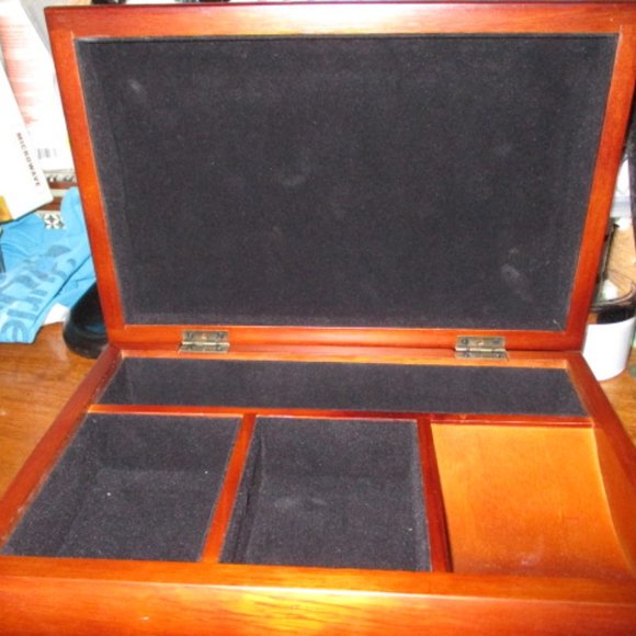 Men's Vintage Wood & Velvet Box - Picture 2 of 3